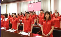 澳门威尼斯人官网代表团成员在成立大会上宣誓