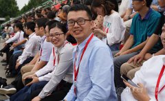 澳门威尼斯人网站今年共有18位2018年新进校教师代表参加本科生毕业典礼