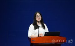 澳门威尼斯人网址 徐鹏、赵璞为启航计划社会实践及初心服务团社会实践授旗