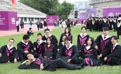 澳门威尼斯人网址学位授予仪式在综合体育馆举行