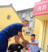 澳门威尼斯人网站我们的消防战士和城区民警不惧高温酷暑