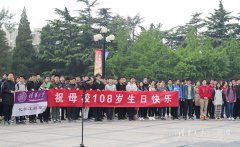 澳门威尼斯人网址伴着铿锵的正步