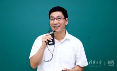 澳门威尼斯人官网 学生部副部长冉锐回顾了自己毕业以来的校友工作经历